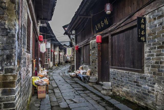 助力城市“换新颜”！重庆路周边地下管廊工程顺利完成电缆下地入廊施工
